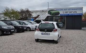 Toyota Aygo I Hatchback 5d Facelifting 1.0 VVT-i 68KM 2013 Toyota Aygo Klimatyzacja Nawigacja TOM TOM Elektryczne Szyby Benzyna 68KM, zdjęcie 6