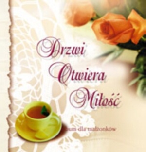 Drzwi otwiera miłość. Album dla małżonków