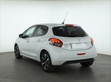Peugeot 208 I Hatchback 5d Facelifting 1.2 PureTech 110KM 2018 Peugeot 208 1.2 PureTech, Salon Polska, zdjęcie 3