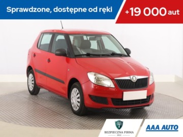 Skoda Fabia II Hatchback Facelifting 1.2 HTP 60KM 2011 Skoda Fabia 1.2, Klima
