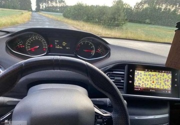 Peugeot 308 II Hatchback Facelifting 1.2 PureTech 130KM 2018 Peugeot 308 Peugeot 308 II 1.2 Benzyna 130KM, zdjęcie 4