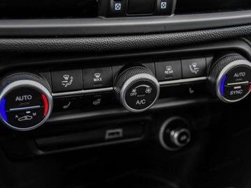 Alfa Romeo Giulia II Sedan Facelifting 2023 2.0 GME Turbo 280KM 2025 ALFA ROMEO Giulia Turbo Veloce Q4 Sedan 2.0 (280KM) 2025, zdjęcie 8