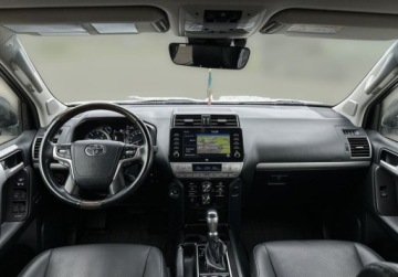 Toyota Land Cruiser VII Terenowy 5d 2.8 D-4D 204KM 2022 Toyota Land Cruiser LC 2.8 D-4D Executive VOYAGE VIP VAT 23 Salon PL, zdjęcie 3