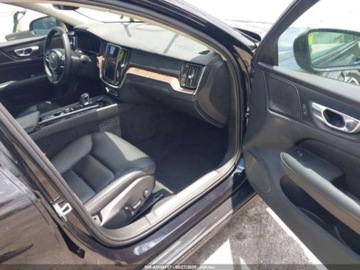 Volvo S60 III 2024 Volvo S60 b5 Plus Dark Theme, 2024r., 2.0L 2.0 Benzyna 247KM, zdjęcie 8