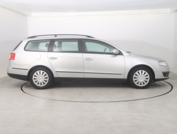 Volkswagen Passat B6 Variant 2.0 TDI-CR DPF 140KM 2008 VW Passat 2.0 TDI, DSG, Navi, Klima, Klimatronic, zdjęcie 5