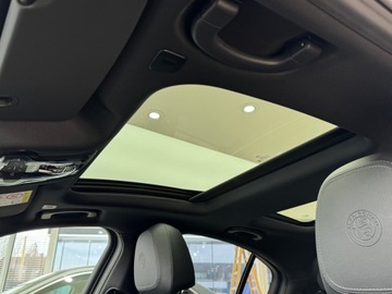 Alfa Romeo Giulia II Sedan Facelifting 2023 2.0 GME Turbo 280KM 2024 Alfa Romeo Giulia Q4 Veloce / Harman/kardon / Szyb, zdjęcie 9