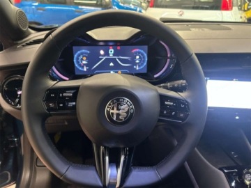 Alfa Romeo Junior SUV 1.2 Hybrid 145KM 2026 ALFA ROMEO Junior Ibrida Ti Suv 1.2 (145KM) 2026, zdjęcie 8