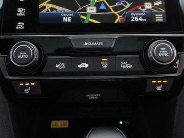 Honda Civic X Hatchback 5d 1.0 VTEC Turbo 129KM 2019 Honda Civic 1.0 VTEC Turbo, Salon Polska, zdjęcie 15