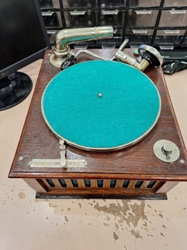 zabytkowy gramofon z tubą wewnętrzną Pathephon Mod Beby