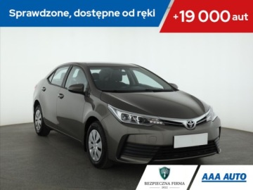 Toyota Corolla XI Sedan Facelifting 1,33 Dual VVT-i 99KM 2017 Toyota Corolla 1.3 Dual VVT-i, Salon Polska