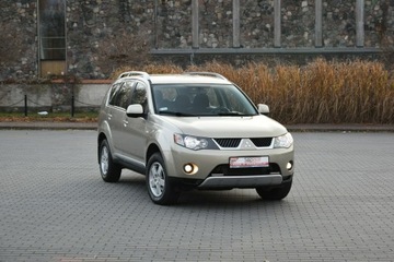 Mitsubishi Outlander II 2.0 DID DOHC 140KM 2007 Mitsubishi Outlander AWD 2.0DiD 140KM Manual 2007r, zdjęcie 4