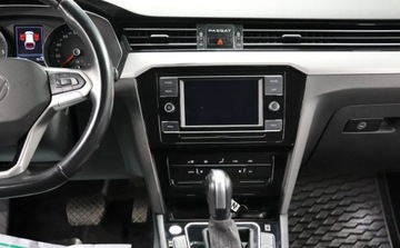 Volkswagen Passat B8 Variant Facelifting 2.0 TDI SCR 150KM 2021 Volkswagen Passat VAT 23 DSG , El.reg. Foteli, Czujniki PT, Tempomat , Gwa, zdjęcie 5