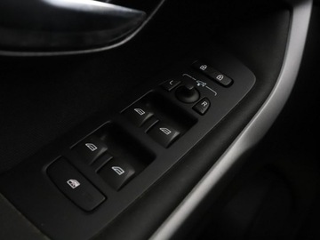 Volvo V40 II Hatchback Facelifting 2.0 D3 150KM 2018 Volvo V40 Automat navi klima auto czujniki, zdjęcie 31