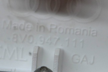 AUDI Q2 GA 30 TFSI OSVĚTLENÍ INTERIÉR ZADNÍ 8V0947111 2020