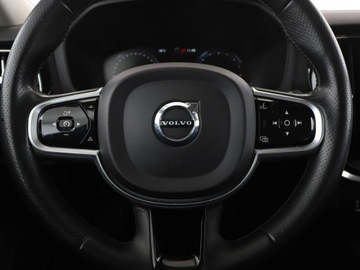 Volvo V60 I Kombi Facelifting 2.0 D4 DRIVE-E 190KM 2018 Volvo V60 2.0 D4 Automat Momentum Nawigacja, zdjęcie 20