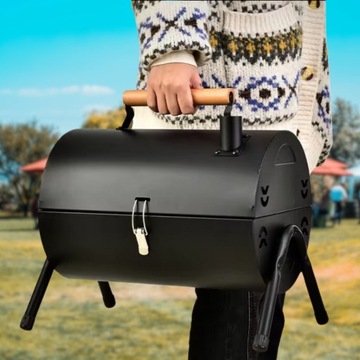 Садовый туристический гриль с крышкой и дымоходом установлен 2 решетки