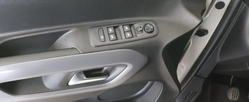 Toyota 2022 Toyota Proace City Verso Polski salon 130KM Long 7foteli Perfekcyjny stan, zdjęcie 24