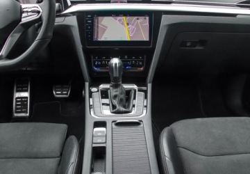 Volkswagen Arteon Fastback Facelifting 2.0 TSI 190KM 2021 Volkswagen Arteon 2.0TSI 190KM DSG, R-Line, Podgrzewane fotele, Podgrzewan, zdjęcie 17
