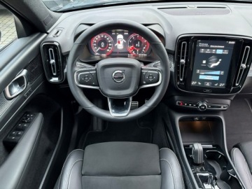 Volvo XC40 Crossover Facelifting 2.0 B3 163KM 2022 Volvo XC 40 2.0 R-Design Panorama Kamery Harman, zdjęcie 19