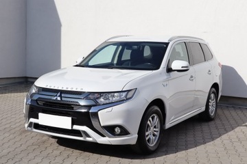 Mitsubishi Outlander III SUV PHEV Facelifting 2020 2.4 PHEV 224KM 2021 Mitsubishi Outlander 2.4 PHEV, 4X4, Automat, zdjęcie 1