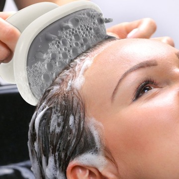 Силиконовая щетка для тела с насадкой для расчесывания и массажа волос.