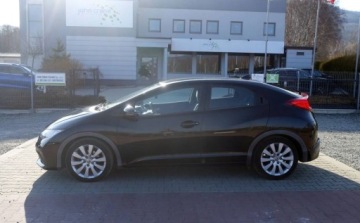 Honda Civic IX Hatchback 5d 1.8 i-VTEC 142KM 2012 Honda Civic 1.8 i-VTEC 142KM Niski przebieg Alcantara Klimatronik Kamera, zdjęcie 3