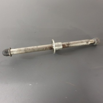 Suzuki GSX 1100 F GSXF 1100 ośka przód