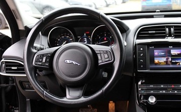 Jaguar XE Sedan 2.0 i4 180KM 2018 Jaguar XE Zarejestrowany Bezwypadkowy 2.0 Diesel 180KM, zdjęcie 15