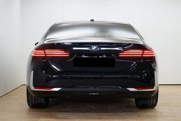 BMW Seria 5 G90-91 Sedan Plug-In 2.0 30e 299KM 2023 BMW Seria 5 530e Sedan 2.0 (299KM) 2023, zdjęcie 2