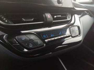 Toyota C-HR I Crossover Facelifting 1.8 Hybrid 122KM 2020 Toyota C-HR 1.8 Hybrid GPF Comfort 1.8 Hybrid GPF, zdjęcie 23