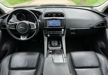 Jaguar F-Pace 2017 Jaguar F-Pace R Sport, Lampy LED, 2.0 D AWD 4x4, Bezwypadkowy Nowy Rozrzad, zdjęcie 6