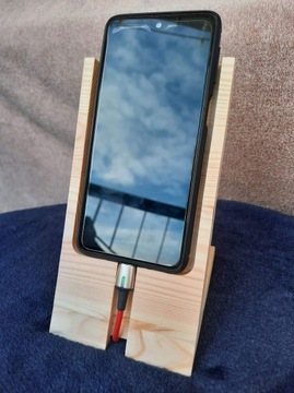 DREWNIANA podstawka na smartphone'a