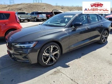 Volvo 2024 Volvo S60 2024, 2.0L, 4x4, PLUS, od ubezpieczalni 2.0 Benzyna 247KM