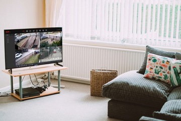 Комплект IP-мониторинга: 4 камеры, 4 Мп, внешний PoE, встроенный микрофон, 2 ТБ