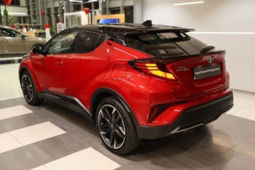 Toyota C-HR I Crossover Facelifting 1.8 Hybrid 122KM 2023 Toyota C-HR 1.8 Hybrid GPF GR Sport 1.8 Hybryda 122KM, zdjęcie 2