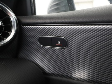 Mercedes Klasa A W177/V177 Hatchback 1.3 200 163KM 2018 Mercedes A 200 automat półskóra navi klima auto, zdjęcie 35