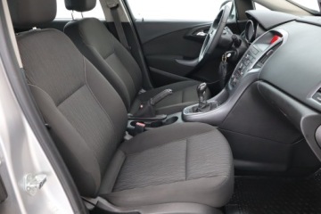 Opel Astra J GTC 1.6 CDTI Ecotec 110KM 2015 Opel Astra 1.6 CDTI, Salon Polska, Klima, zdjęcie 8