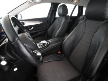 Mercedes Klasa E W213 Kombi 2.0 250 211KM 2017 Mercedes E 250 FV23% automat full LED virtual, zdjęcie 12