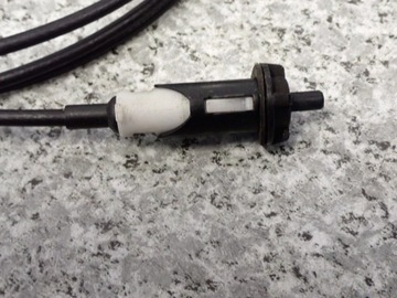 TOYOTA YARIS I 00-05 FR ТРОС ТОПЛИВНОЙ КРЫШКИ С ЗАМКОМ