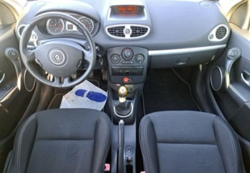 Renault Clio III Hatchback 5d 1.5 dCi 86KM 2009 Renault Clio Renault Clio III Zadbany Oszczedny Klima 1.5 DCi 86KM, zdjęcie 16