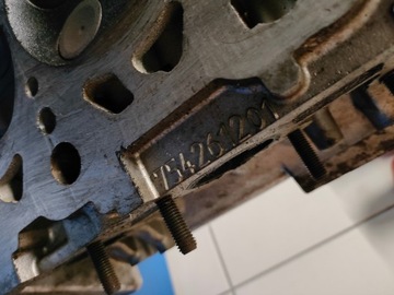 HLAVA PRAVÁ BMW E60 E65 E70 4.8I N62B48