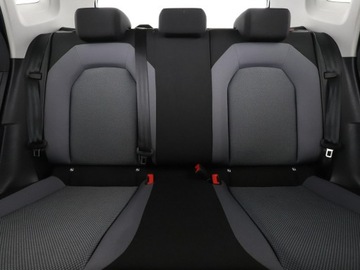 Seat Arona Crossover 1.0 EcoTSI 95KM 2019 Seat Arona navigacja klimatyzacja czujniki, zdjęcie 17