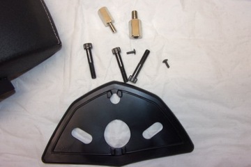 СПИНКА ПАССАЖИРА SYM MAXSYM 600