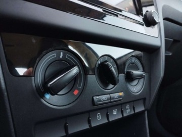 Skoda Rapid II Liftback Facelifting 1.0 TSI 95KM 2018 Skoda RAPID Skoda Rapid 1.0TSi Ambition od Dealera Bemo Motors Benzyna 95KM, zdjęcie 25