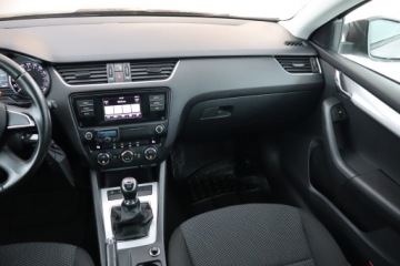 Skoda Octavia III Liftback 1.6 TDI CR DPF 105KM 2014 Skoda Octavia 1.6 TDI, Klima, Klimatronic, zdjęcie 7