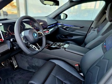 BMW Seria 5 G90-91 Sedan Plug-In 3.0 50e 489KM 2025 BMW Seria 5 550e xDrive Sport Sedan 3.0 (489KM) 2025, zdjęcie 5