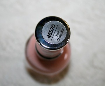 SALLY HANSEN COLOR THERAPY NAIL CORRECTOR LAKIER BAZOWY I KRYJĄCY 14,7 ml