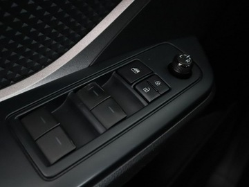 Toyota C-HR I Crossover Facelifting 2.0 Hybrid Dynamic Force 184KM 2020 Toyota C-HR 184KM kamera grzane fotele ACC, zdjęcie 35