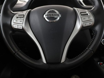 Nissan Qashqai II Crossover 1.6 DIG-T 163KM 2016 Nissan Qashqai navi pdc panorama auto klima manual, zdjęcie 20