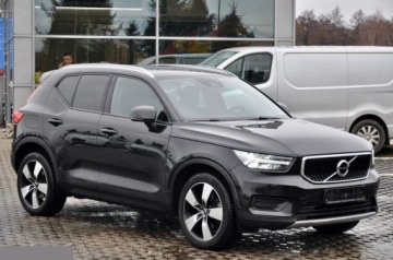 Volvo XC40 Crossover Facelifting 2.0 B3 163KM 2022 Volvo XC 40 MOMENTUM 2.0 benzyna 163KM 2022r, zdjęcie 1